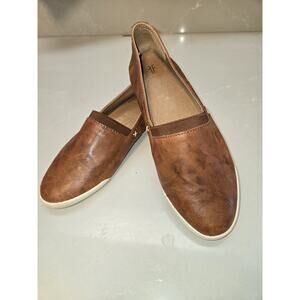 Frye Melanie Slip On Shoes Crafted from Premium Leather in Size 7.5 M
